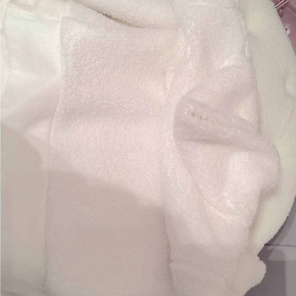 Beautiful soft white sweater fleece - Picture 3 of 5
